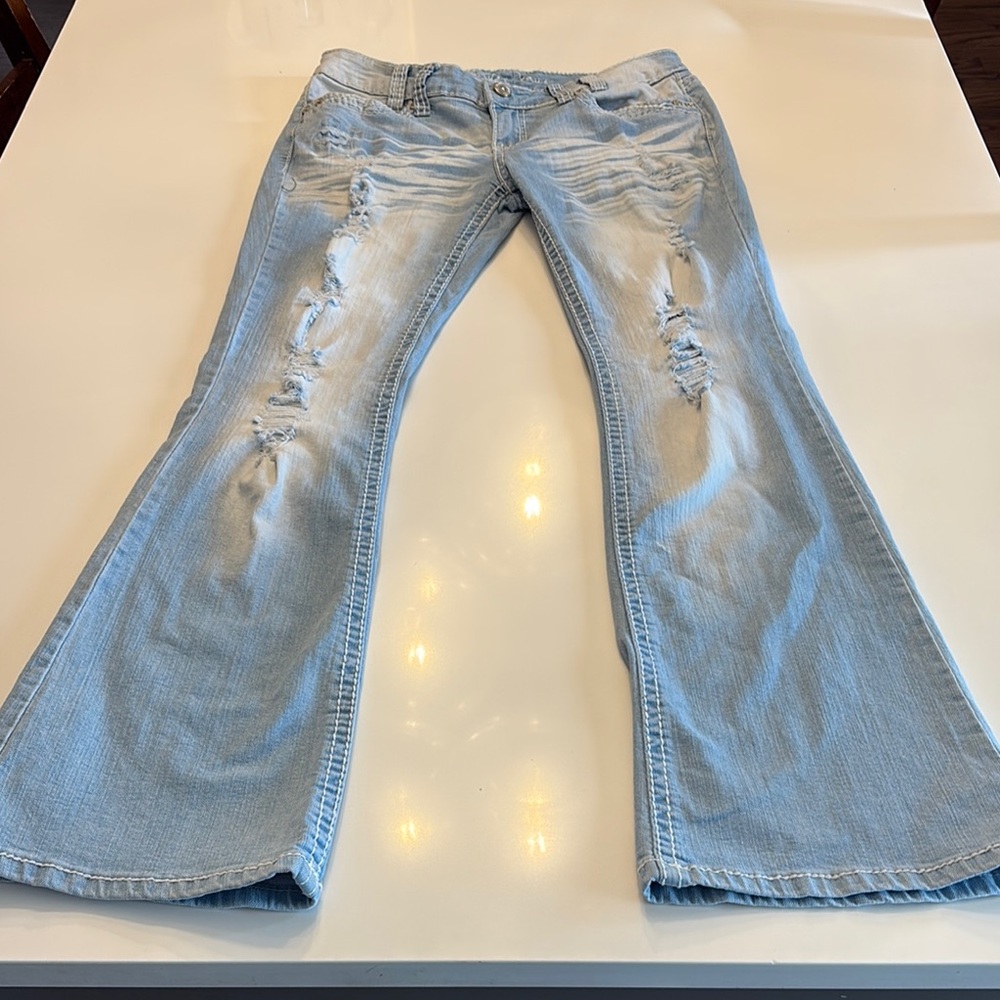 ✨ Ariya Jeans Women’s Distressed Flare Jeans – Light Wash – Size Approx. 6/8